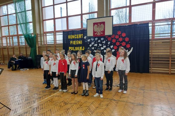 KONCERT PIEŚNI POLSKIEJ W KLASACH 4-8