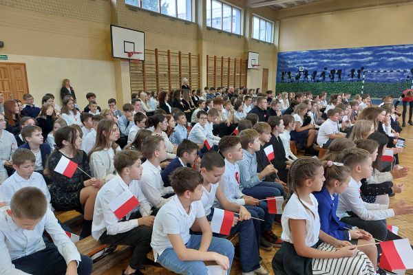 KONCERT PIEŚNI POLSKIEJ W KLASACH 4-8