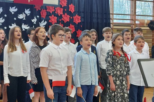 KONCERT PIEŚNI POLSKIEJ W KLASACH 4-8