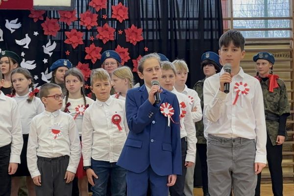 KONCERT PIEŚNI POLSKIEJ W KLASACH 4-8