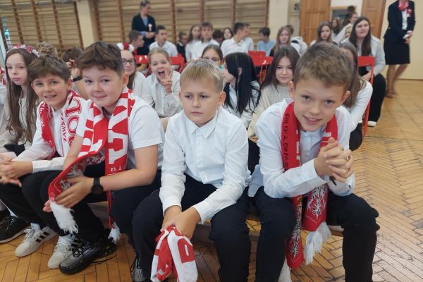 KONCERT PIEŚNI POLSKIEJ W KLASACH 4-8