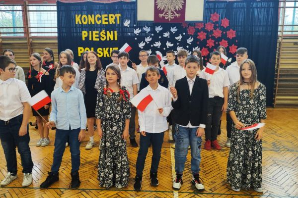 KONCERT PIEŚNI POLSKIEJ W KLASACH 4-8