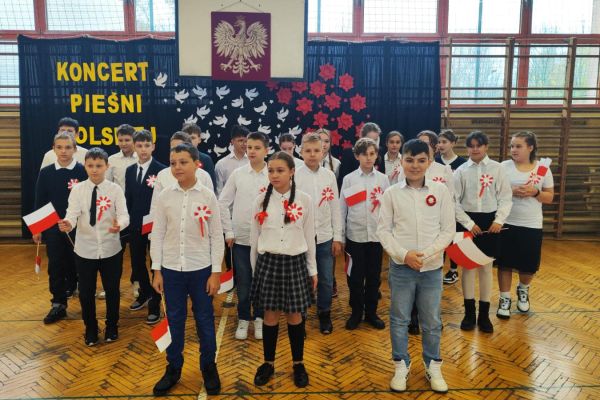 KONCERT PIEŚNI POLSKIEJ W KLASACH 4-8