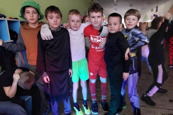 Chłopcy z 2b na dyskotece karnawałowej