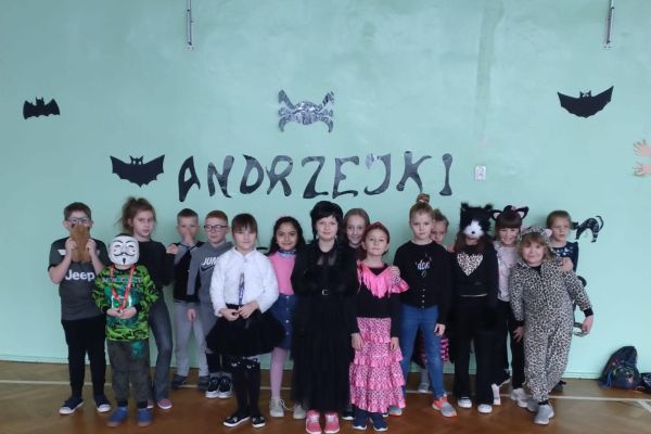 Andrzejkowa zabawa w klasach 1-3