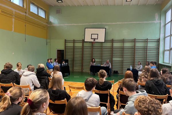 Debata klas ósmych – oceny w edukacji 