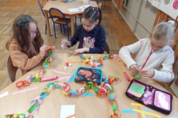 KONKURS NA NAJDŁUŻSZY ŁAŃCUCH NA CHOINKĘ