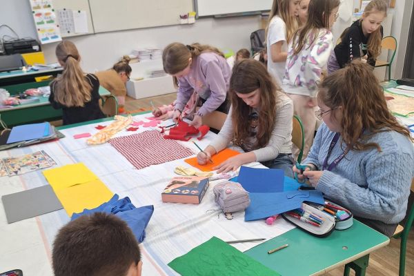Warsztaty bajkoterapii w klasach 3b i 3c