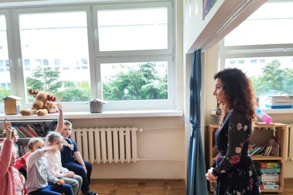 Najmłodsi uczniowie uroczyście przyjęci do grona czytelników