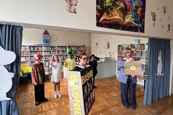 Najmłodsi uczniowie uroczyście przyjęci do grona czytelników