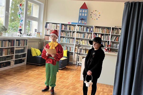 Najmłodsi uczniowie uroczyście przyjęci do grona czytelników