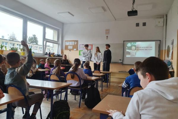 „Zwolnieni z Teorii”