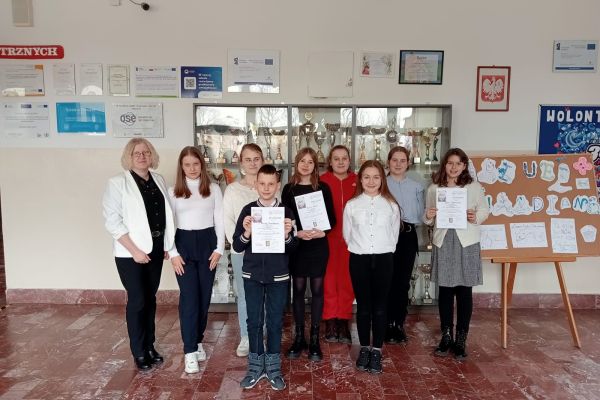 Uczniowie naszej szkoły z opiekunką