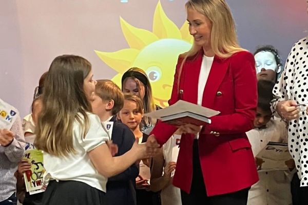 „Przez poezję z humorem”