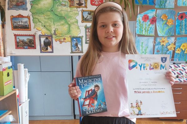 „Przez poezję z humorem”