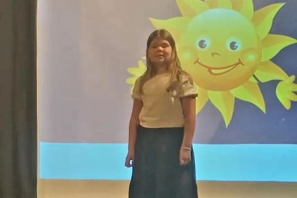 „Przez poezję z humorem”