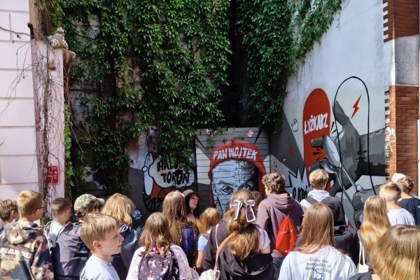  Szóstoklasiści na wycieczce w Toruniu