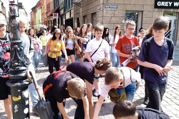  Szóstoklasiści na wycieczce w Toruniu