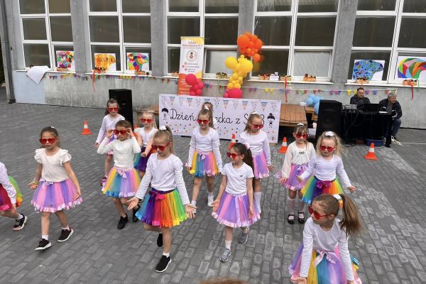 Festyn rodzinny z okazji Dnia Dziecka w SP 3