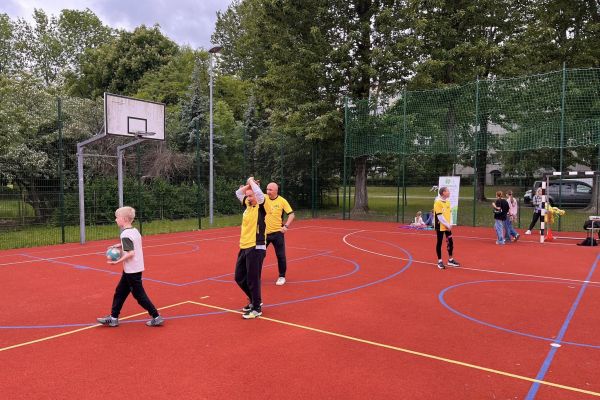 Festyn rodzinny z okazji Dnia Dziecka w SP 3