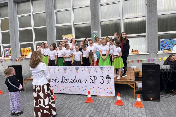 Festyn rodzinny z okazji Dnia Dziecka w SP 3