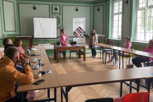 Liderzy Trójki podpisali umowę z Centrum Inicjatyw Obywatelskich