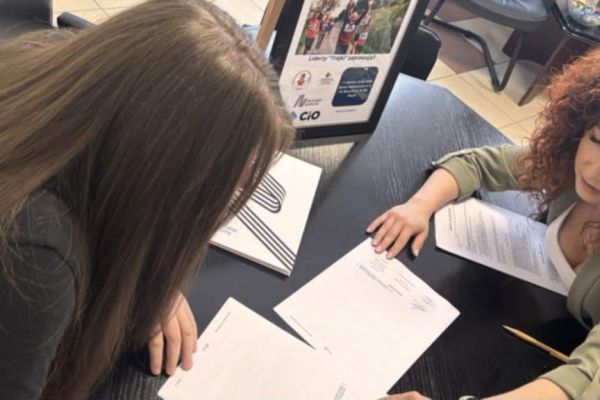 Liderzy Trójki podpisali umowę z Centrum Inicjatyw Obywatelskich