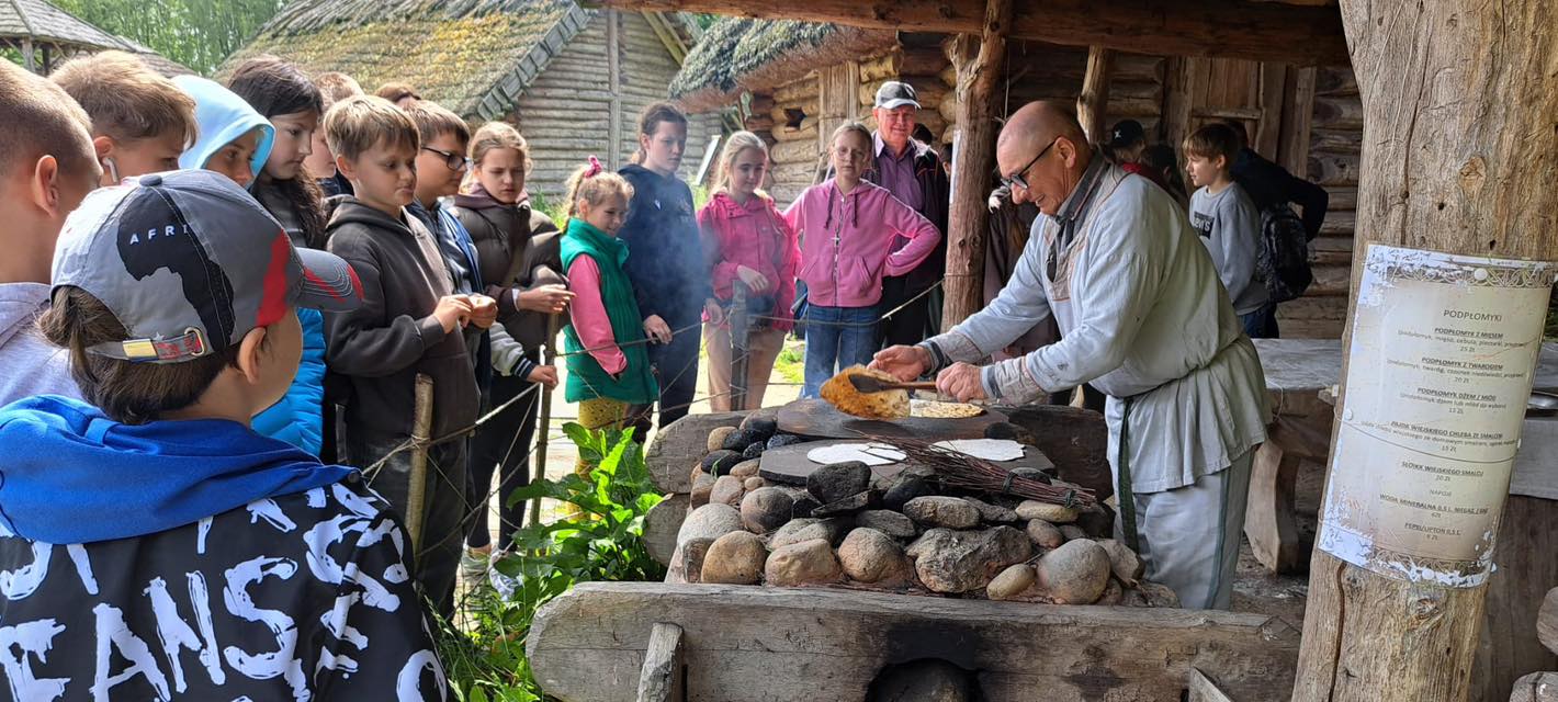 Wycieczka klas 5a i 5b do Osady w Sławutowie 