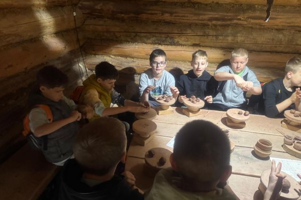 Wycieczka klas 5a i 5b do Osady w Sławutowie 