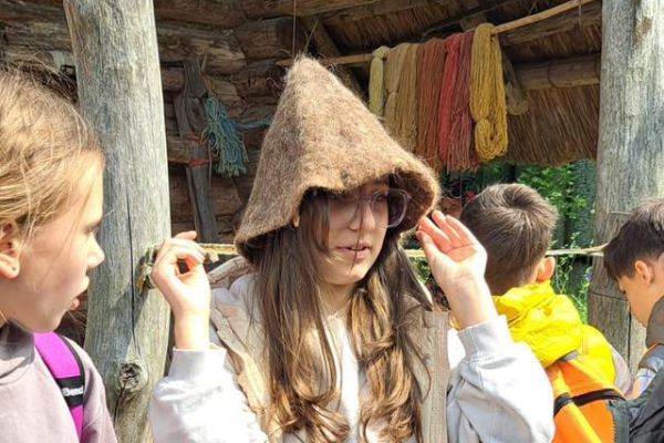 Wycieczka klas 5a i 5b do Osady w Sławutowie 