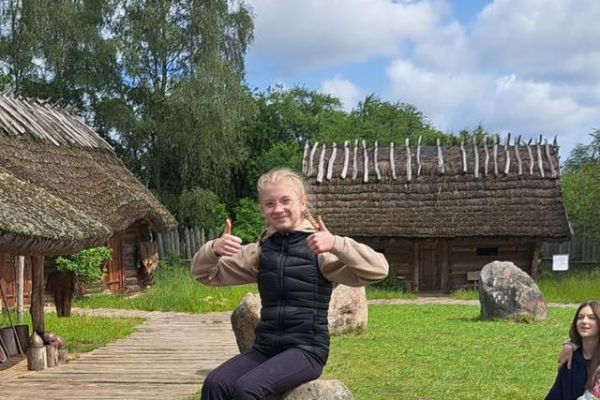 Wycieczka klas 5a i 5b do Osady w Sławutowie 