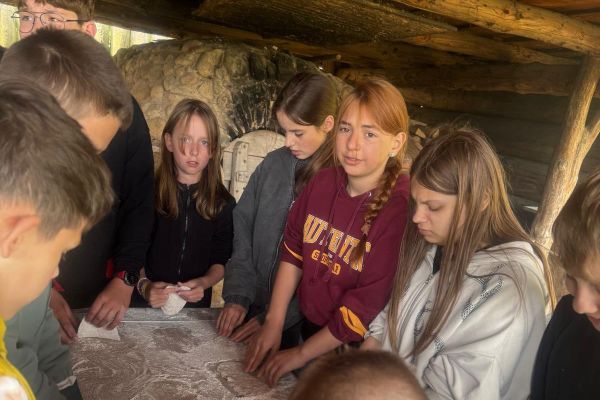 Wycieczka klas 5a i 5b do Osady w Sławutowie 