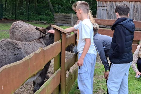 Wycieczka klas 5a i 5b do Osady w Sławutowie 