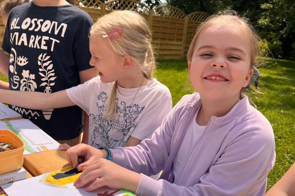 Zajęcia plastyczne w ogrodzie z EKOArt Team