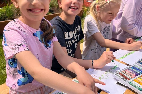 Zajęcia plastyczne w ogrodzie z EKOArt Team