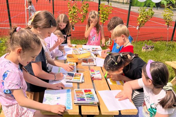 Zajęcia plastyczne w ogrodzie z EKOArt Team