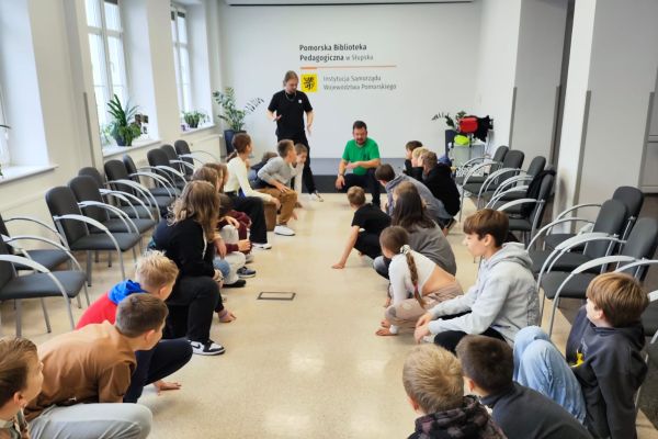 Udział klasy 6b w zajęciach teatralnych