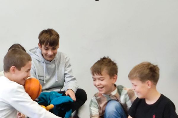 Udział klasy 6b w zajęciach teatralnych