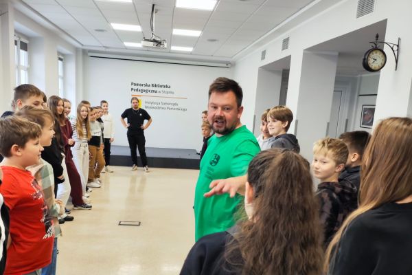 Udział klasy 6b w zajęciach teatralnych