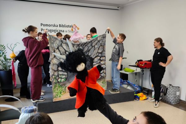 Udział klasy 6b w zajęciach teatralnych