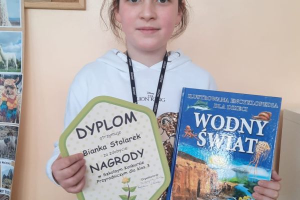 Laureatka Szkolnego Konkursu Przyrodniczego z klasy 3a