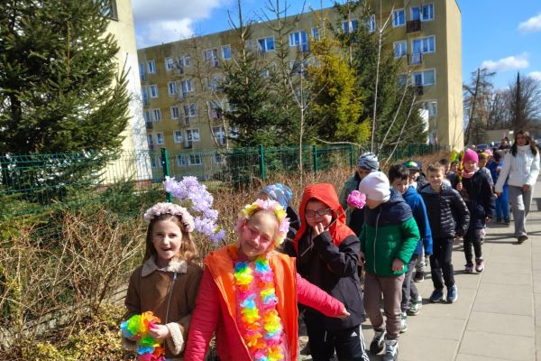 Wiosenny przemarsz w klasach młodszych
