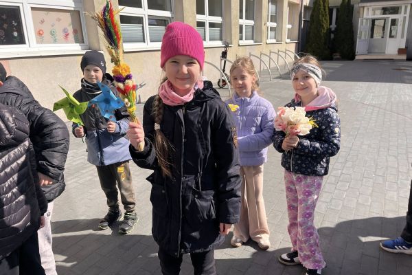 Wiosenny przemarsz w klasach młodszych