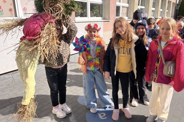 Wiosenny przemarsz w klasach młodszych