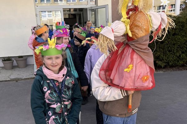 Wiosenny przemarsz w klasach młodszych