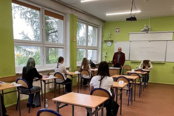 EGZAMIN ÓSMOKLASISTY - JĘZYK OBCY