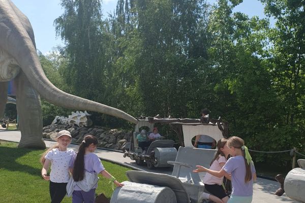 Wycieczka klas 1c, 1d, 2b i 3a do Parku Dinozaurów w Łebie! 