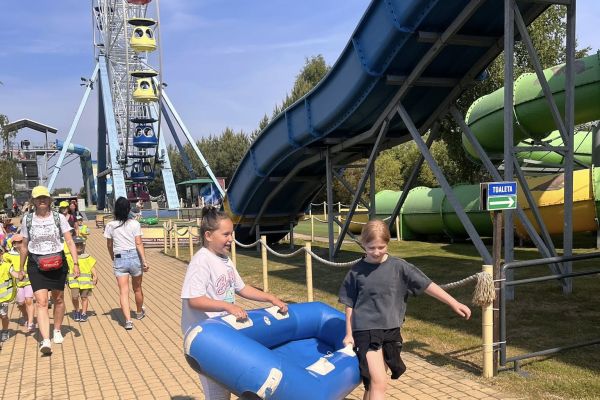 Wycieczka klas 1c, 1d, 2b i 3a do Parku Dinozaurów w Łebie! 