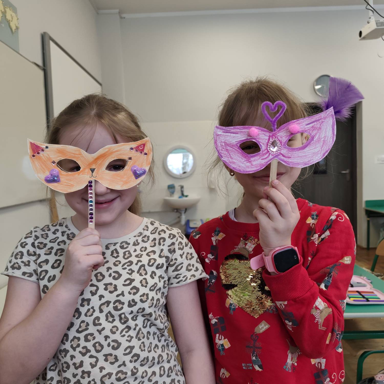 Udział klas I w warsztatach przeprowadzonych przez uczennice II LO