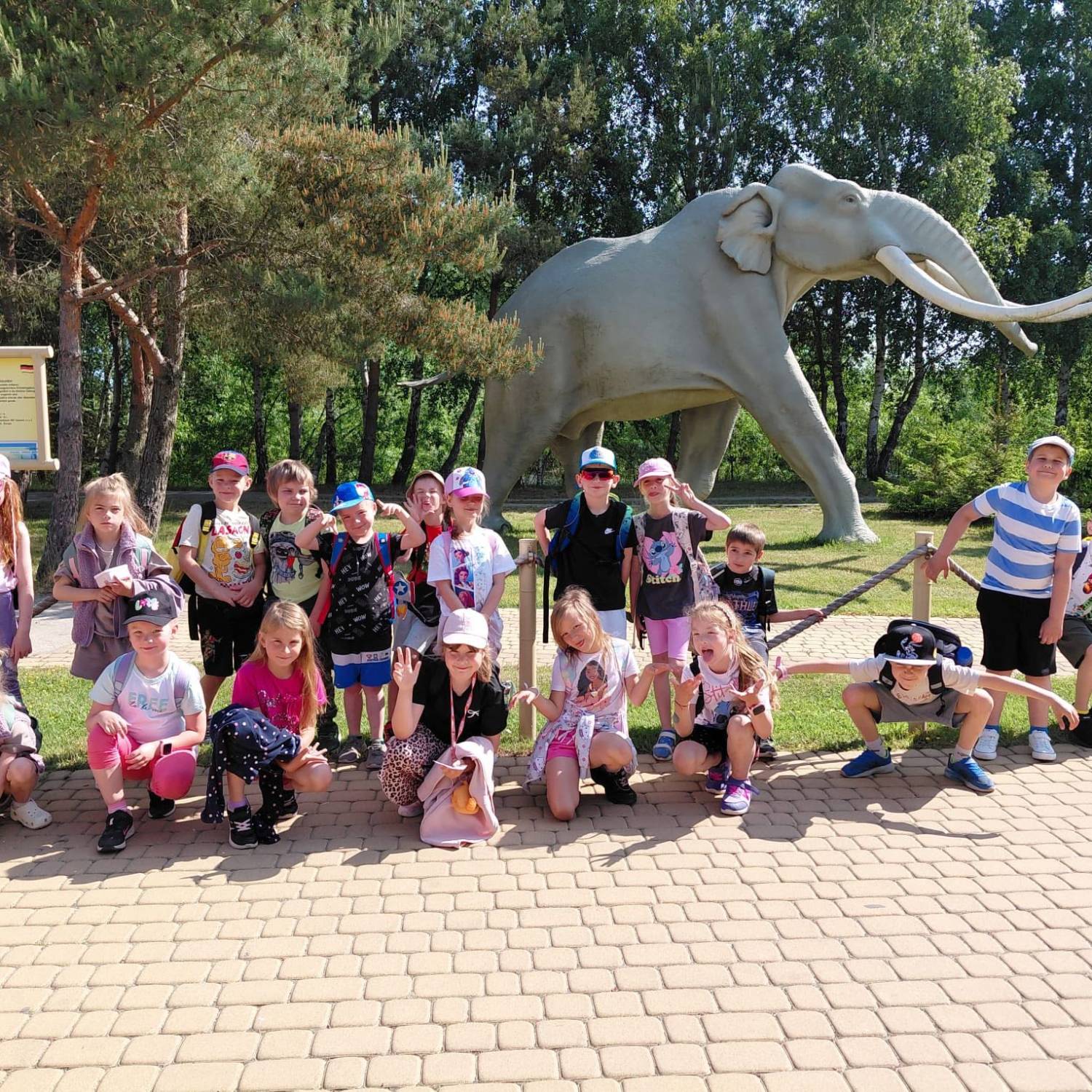 Wycieczka klas 1c, 1d, 2b i 3a do Parku Dinozaurów w Łebie! 
